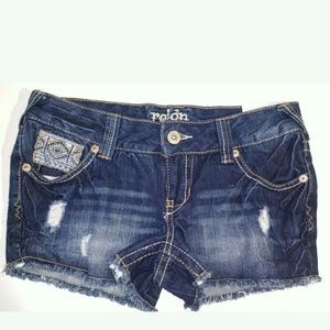 New with tags reign shorts size 5 embroidered